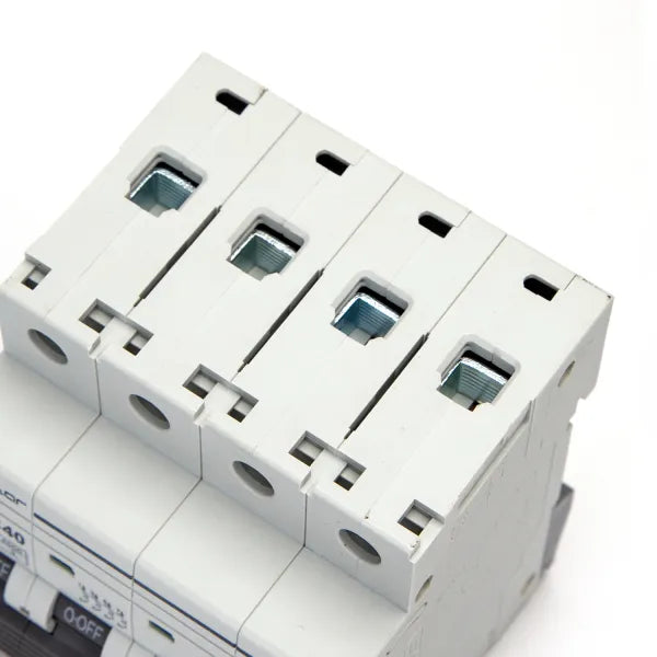 Interruttore magnetotermico 4P 32A C  grigio