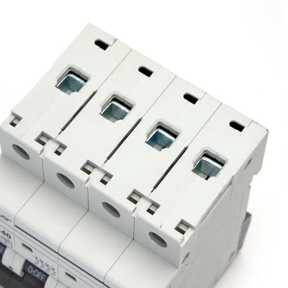 Interruttore magnetotermico 4P 32A C  grigio